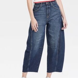 Women's Curved Leg Ankle Jeans